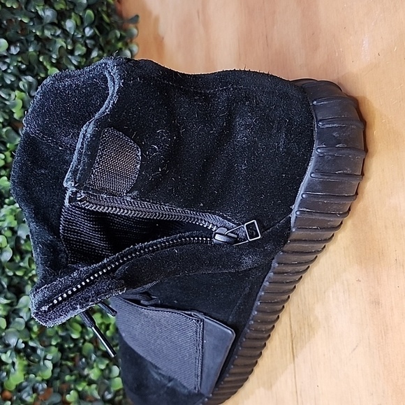 Adidas Yeezy Boost 750 Triple Black | Size: 9 Mens | Black - Picture 8 of 11
